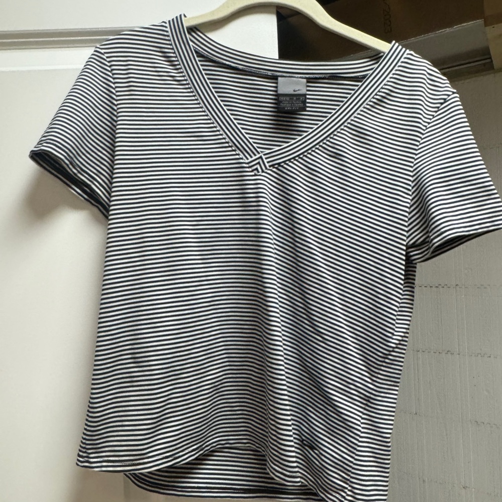 Nike Black And White Stripe V Neck Golf Pickleball Tennis Top Size Medium Cute